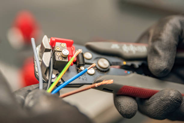 Best Commercial Electrician Services  in Holley, FL