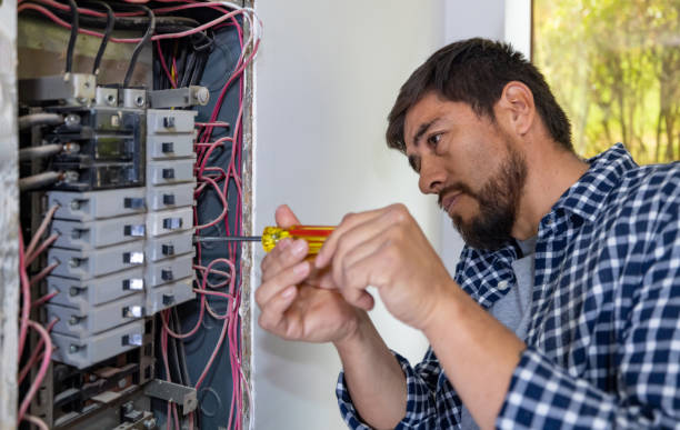 Best Circuit Breaker Repair  in Holley, FL